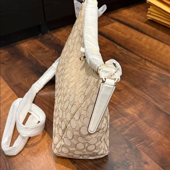 NWT Coach F58284 Chalk Signature Jacquard Hobo with Gold Hardware -white strap - Picture 7 of 8